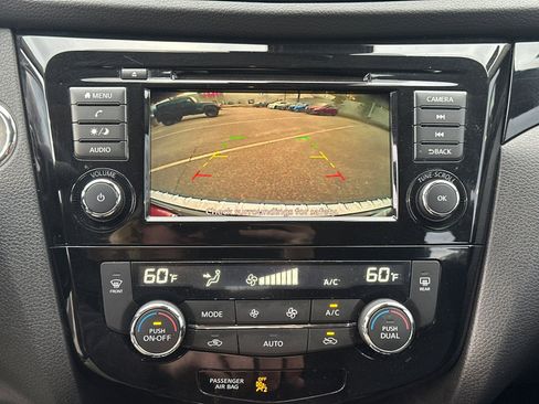 Used 2020 Nissan Rogue Sport SV image 28