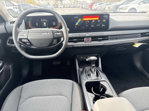 New 2025 Kia K4 LXS image 6