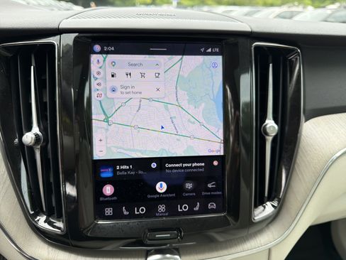 Certified 2023 Volvo XC60 B5 Plus w/ Protection Package FWD image 24