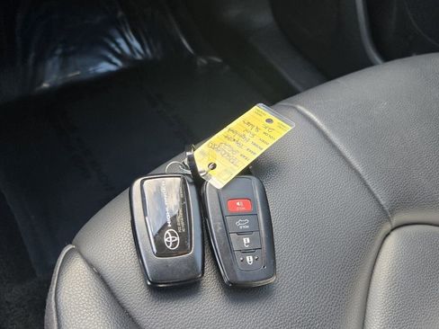 Used 2023 Toyota Highlander XLE image 21