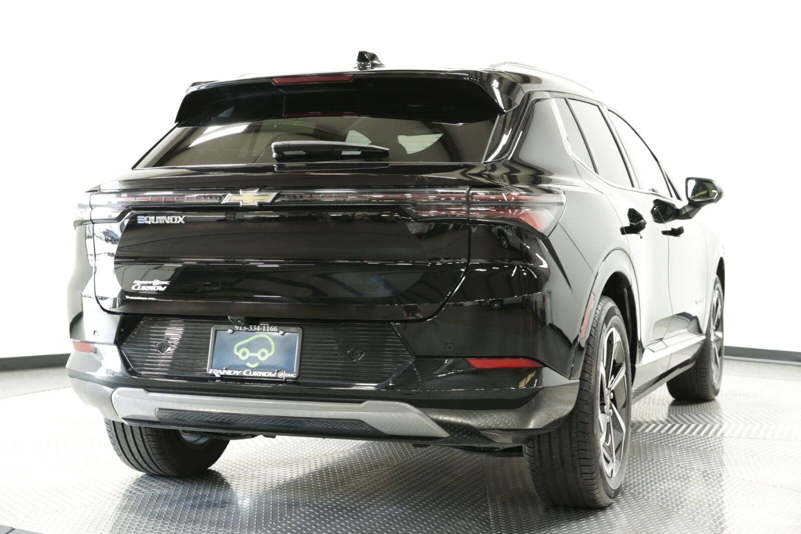 Certified 2025 Chevrolet Equinox EV LT w/ Convenience Package FWD image 8