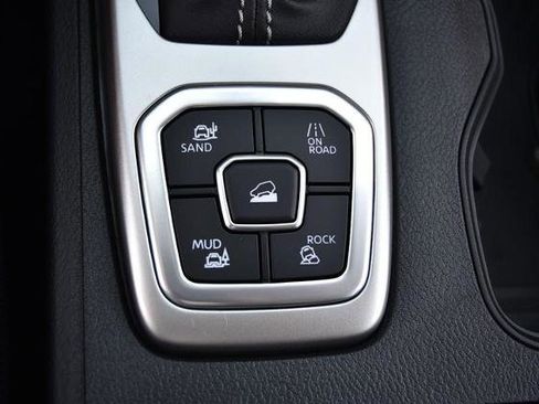 New 2026 Nissan Frontier SV image 19