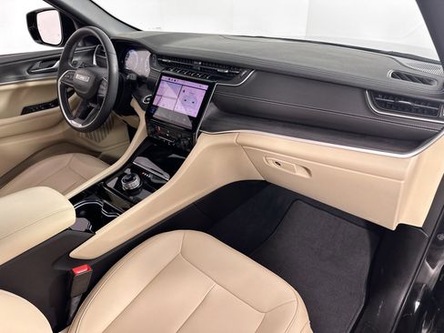 Used 2023 Jeep Grand Cherokee Limited w/ Black Appearance Package image 28