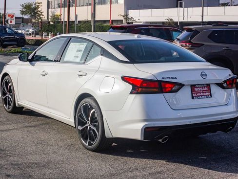 New 2025 Nissan Altima 2.5 SR image 8