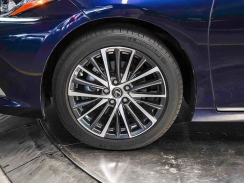 Used 2024 Lexus ES 300h w/ Premium Package FWD image 9