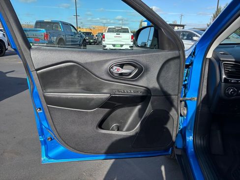 Used 2021 Jeep Cherokee Latitude Plus image 24