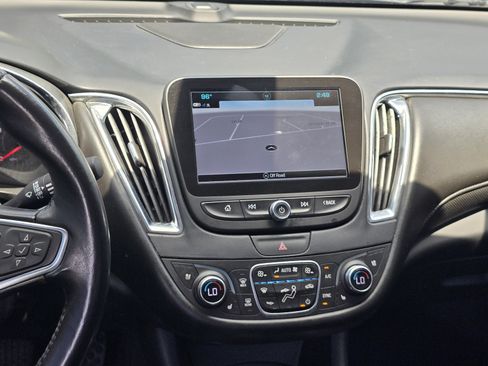 Used 2017 Chevrolet Malibu Premier FWD image 11