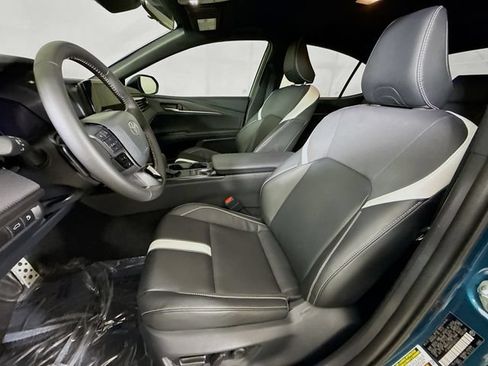 Used 2026 Toyota Camry SE FWD image 19