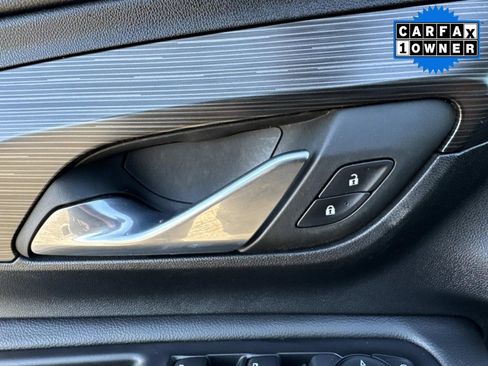 Used 2024 GMC Terrain SLE w/ Driver Convenience Package image 21