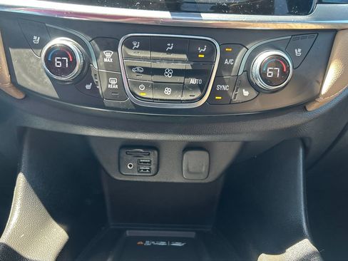 Used 2023 Chevrolet Traverse Premier AWD/4WD image 30