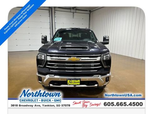 Used 2024 Chevrolet Silverado 3500 LTZ w/ LTZ Convenience Package AWD/4WD image 9