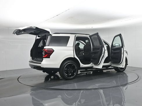 Used 2023 Ford Expedition Limited AWD/4WD image 5