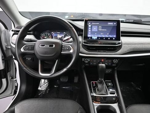 Used 2022 Jeep Compass Latitude w/ Sun and Sound Group AWD/4WD image 11