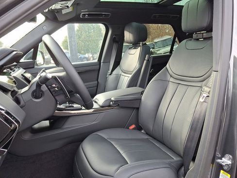 New 2025 Land Rover Range Rover Sport SE image 3