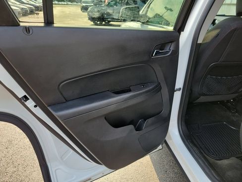 Used 2017 GMC Terrain SLE w/ Chrome Edition FWD image 16