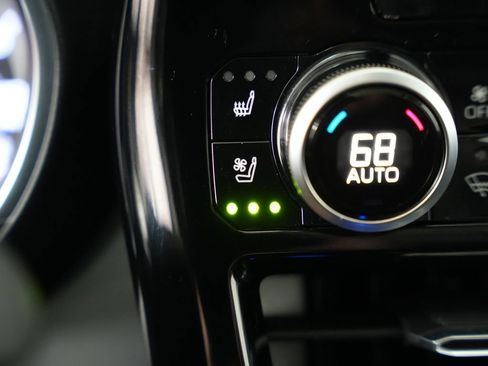 Used 2020 Toyota Highlander Limited image 26