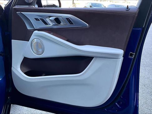 Used 2025 BMW XM image 25