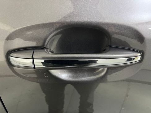 Used 2017 Toyota Sienna XLE image 39