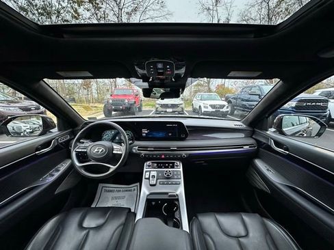 Used 2023 Hyundai Palisade Calligraphy image 2
