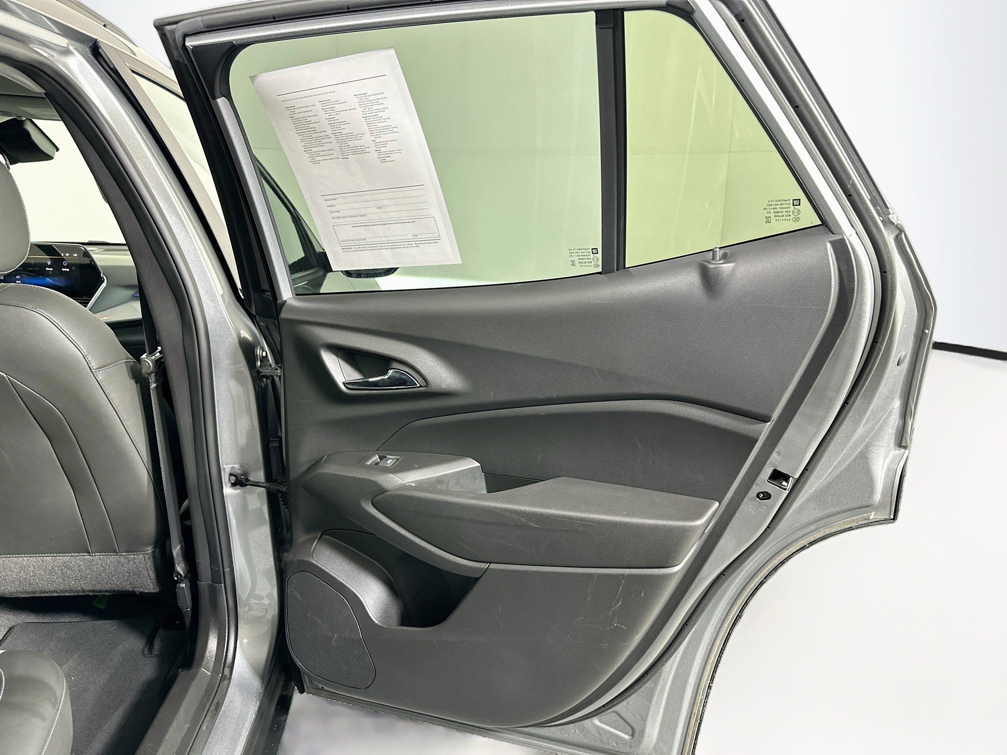 Used 2025 Chevrolet Trax LT FWD image 28