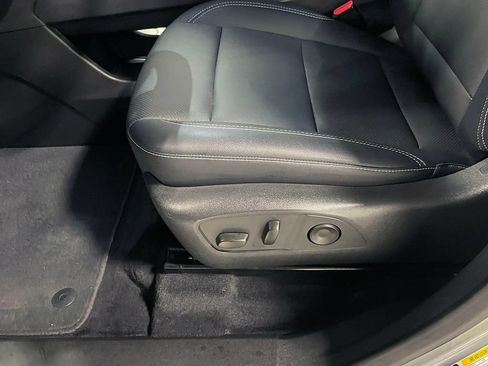 Used 2025 Chevrolet Traverse LT AWD/4WD image 24