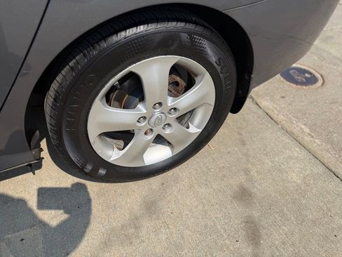 Used 2009 Hyundai Elantra SE FWD image 11