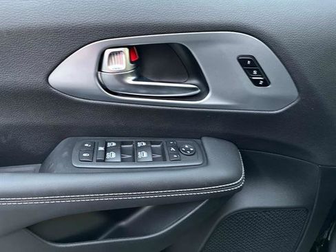 New 2026 Chrysler Pacifica Limited w/ S Appearance Package image 12