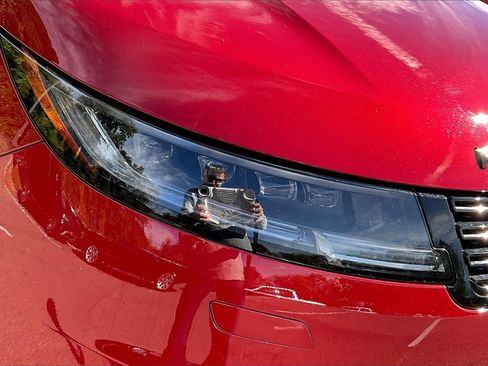 Used 2025 Land Rover Range Rover Sport Dynamic SE image 31