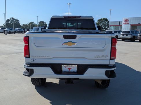 Used 2024 Chevrolet Silverado 2500 High Country w/ High Country Premium Package AWD/4WD image 4