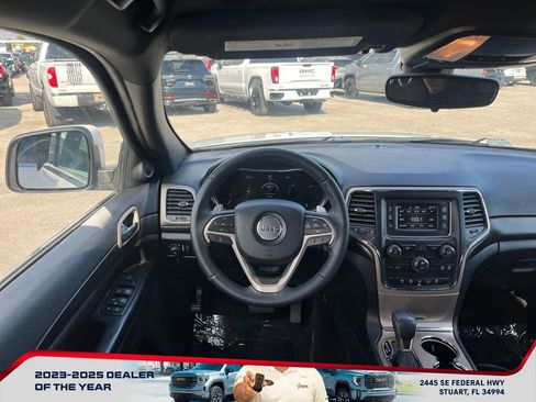 Used 2017 Jeep Grand Cherokee Laredo w/ Quick Order Package 2BE image 13