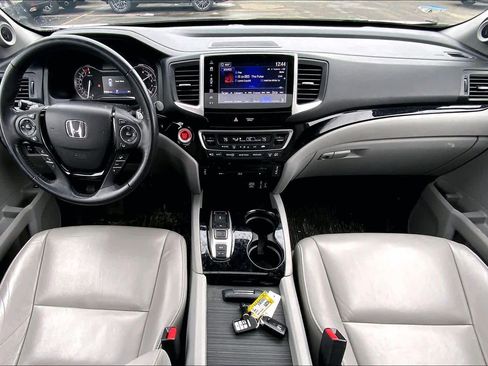 Used 2017 Honda Pilot Touring image 16