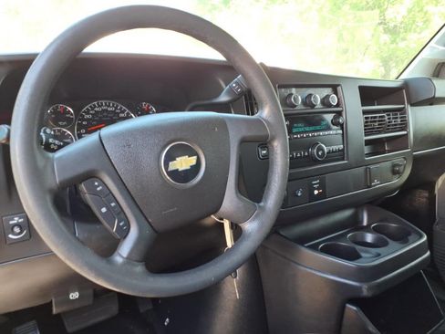 Used 2017 Chevrolet Express 2500 RWD image 16
