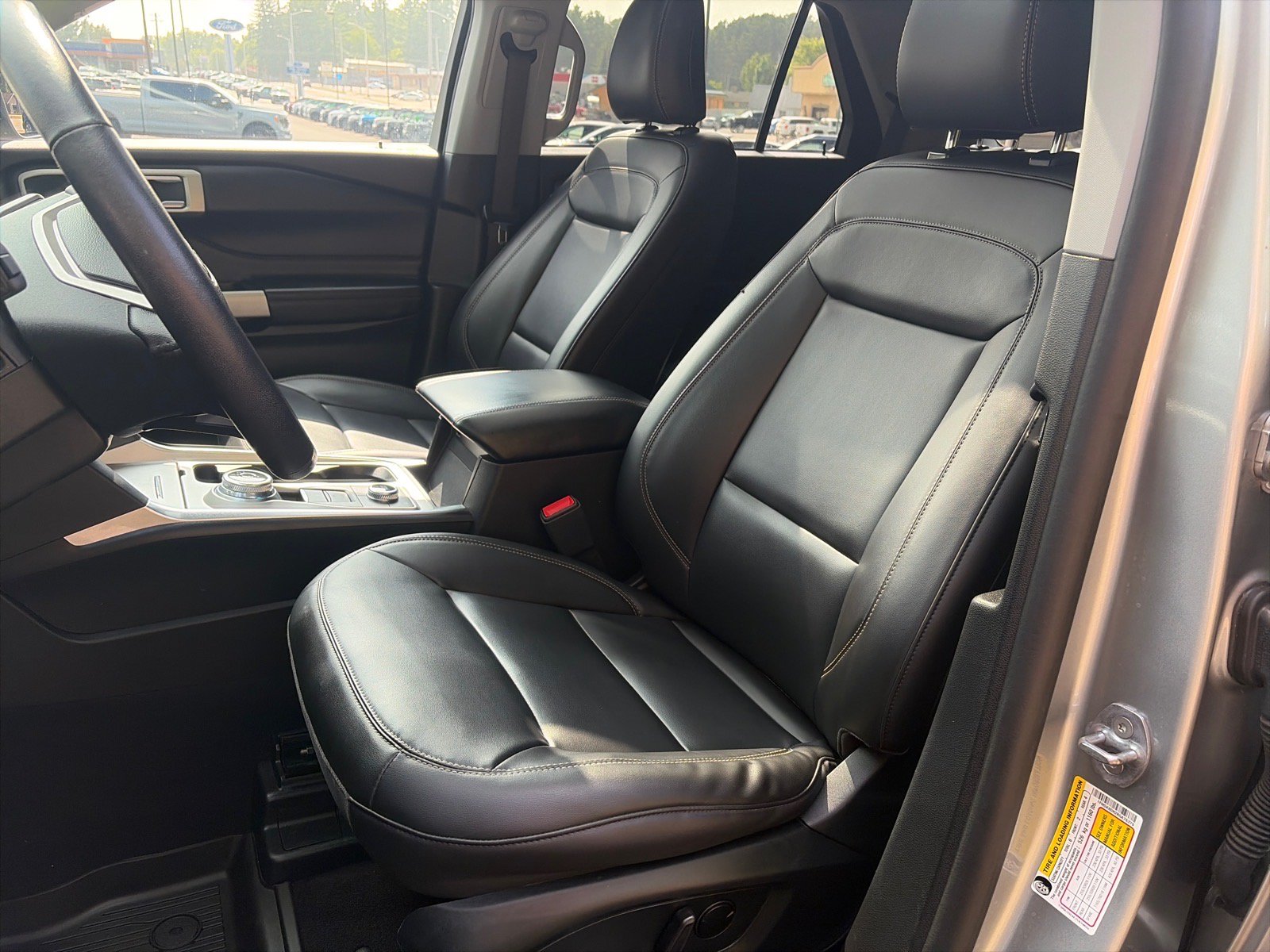 Used 2024 Ford Explorer XLT w/ Equipment Group 202A AWD/4WD image 14