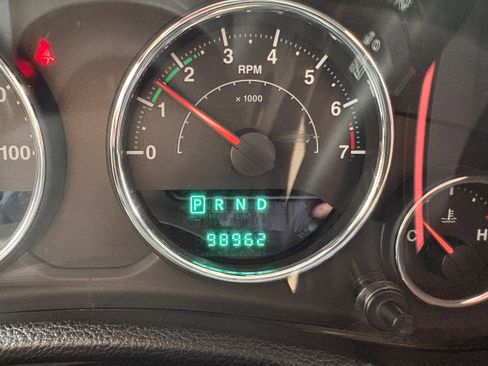 Used 2013 Jeep Wrangler Unlimited Sport image 30