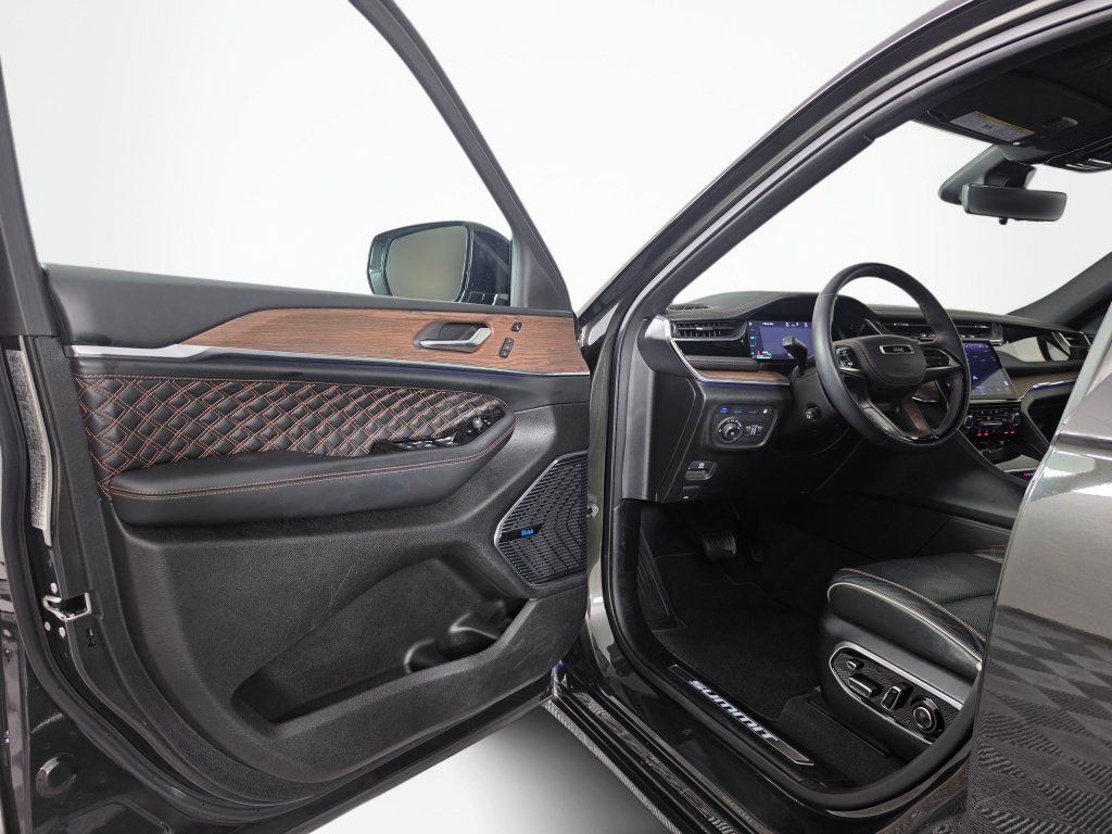 Used 2023 Jeep Grand Cherokee Summit w/ Advanced Protech Group IV AWD/4WD image 27