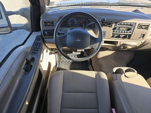 Used 2004 Ford F350 XLT image 25