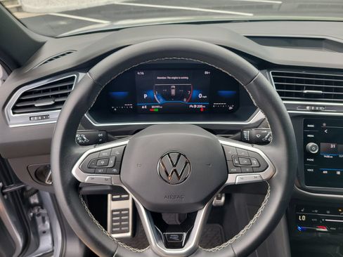 Used 2023 Volkswagen Tiguan SE R-Line FWD image 28