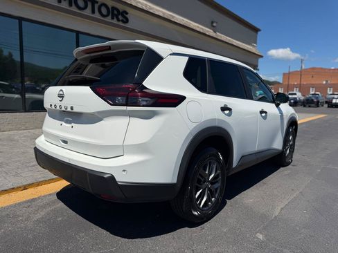 Used 2024 Nissan Rogue S FWD image 3