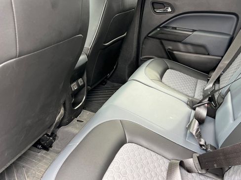 Used 2022 Chevrolet Colorado Z71 w/ Z71 Midnight Edition image 11