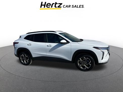 Used 2025 Chevrolet Trax LT image 1