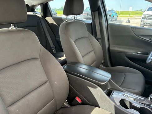 Used 2022 Chevrolet Malibu LT FWD image 12