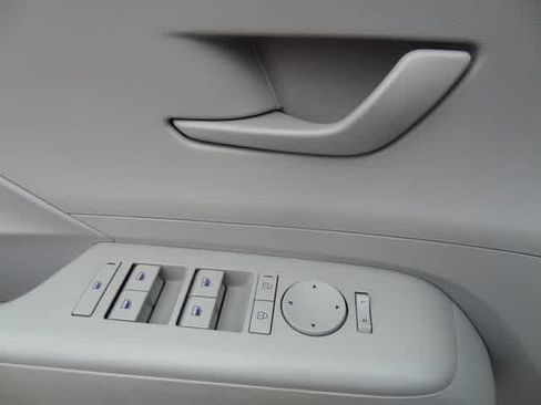 Used 2025 Hyundai Kona SEL FWD image 16