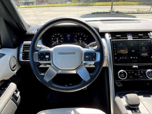 Used 2023 Land Rover Discovery HSE R-Dynamic AWD/4WD image 5
