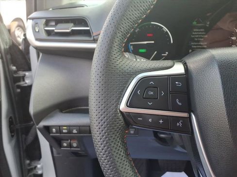 Used 2023 Toyota Sienna XSE image 11