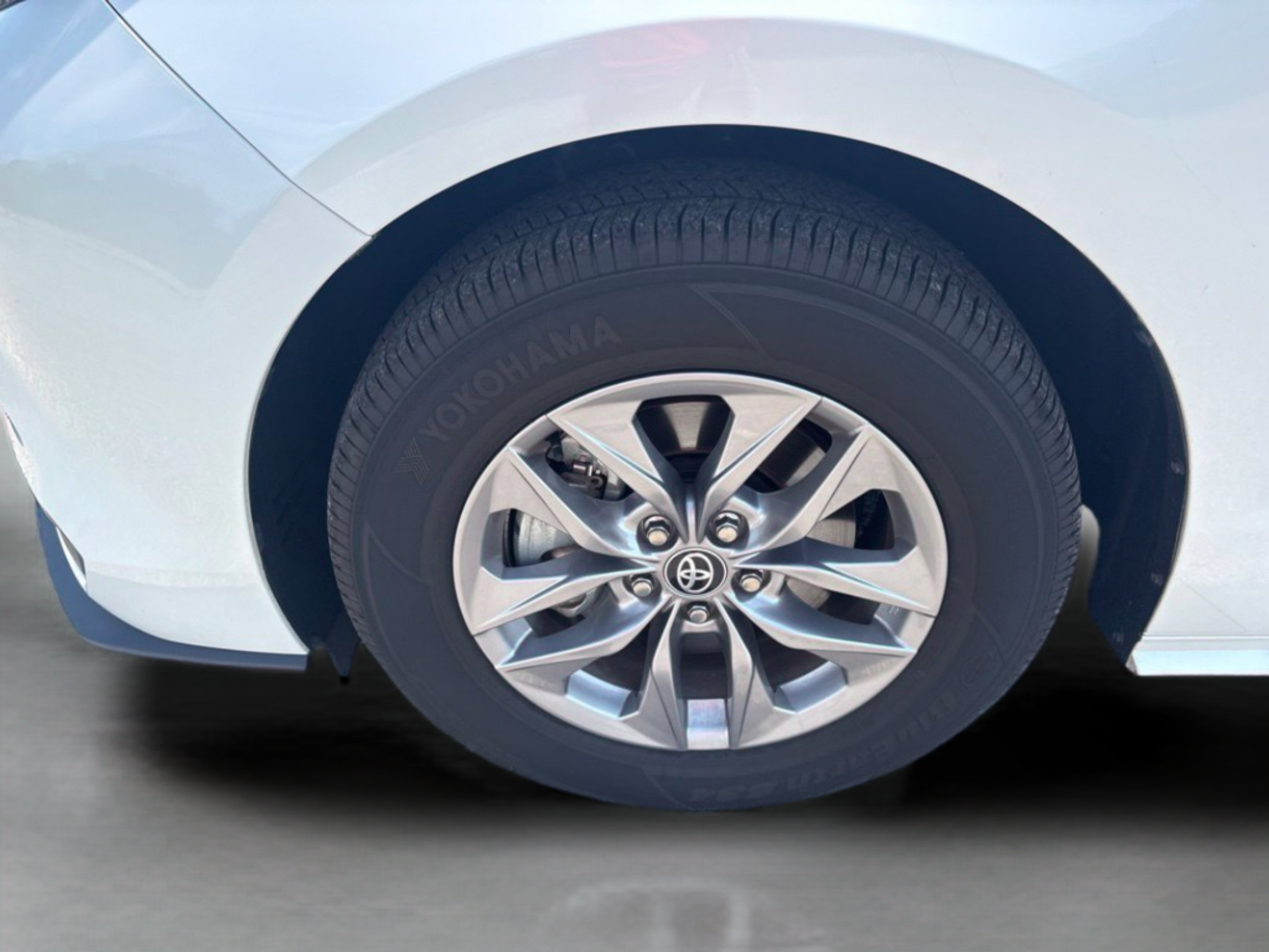 Certified 2026 Toyota Sienna XLE FWD image 32