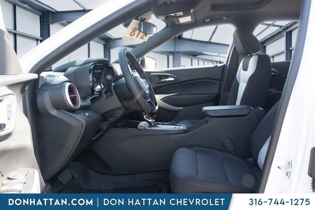 New 2026 Chevrolet Trax RS w/ Sunroof Package FWD image 3