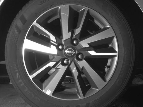 Used 2025 Nissan Versa SV image 15