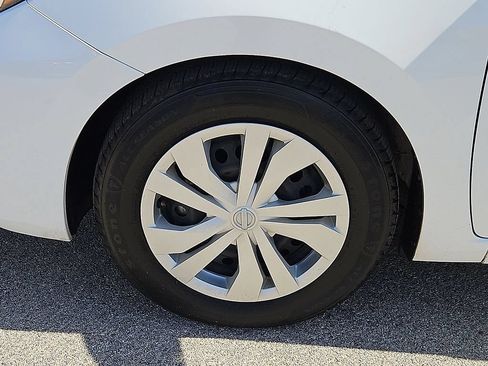 Used 2023 Nissan Versa S FWD image 13
