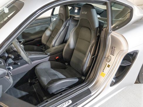 Certified 2024 Porsche 718 Cayman GTS RWD image 5