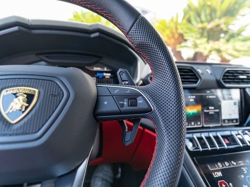 Used 2022 Lamborghini Urus AWD/4WD image 12